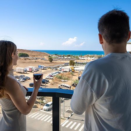 Hi-Yam Seaview Apartments & Suites - יש ממ"ד Бат Ям Екстериор снимка
