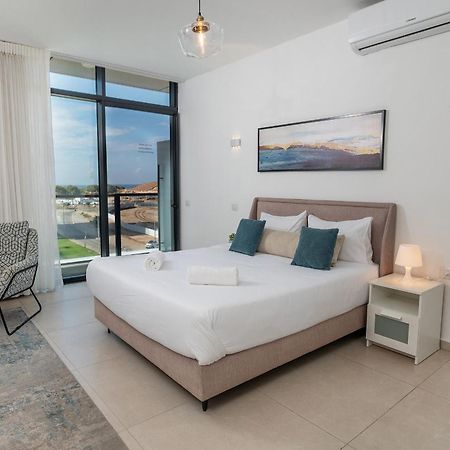Hi-Yam Seaview Apartments & Suites - יש ממ"ד Бат Ям Екстериор снимка