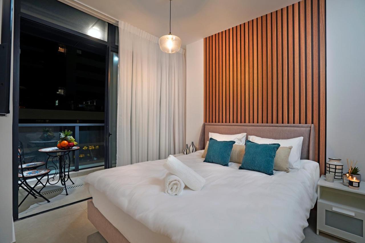 Hi-Yam Seaview Apartments & Suites - יש ממ"ד Бат Ям Екстериор снимка