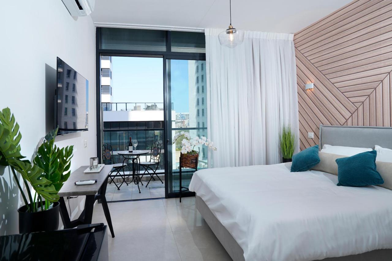 Hi-Yam Seaview Apartments & Suites - יש ממ"ד Бат Ям Екстериор снимка
