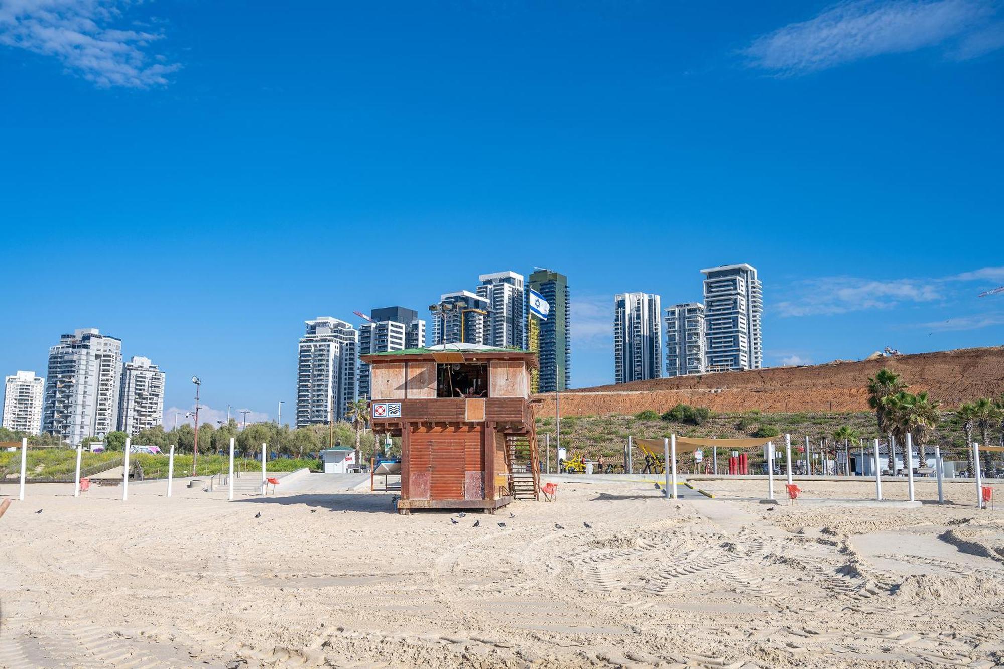 Hi-Yam Seaview Apartments & Suites - יש ממ"ד Бат Ям Екстериор снимка