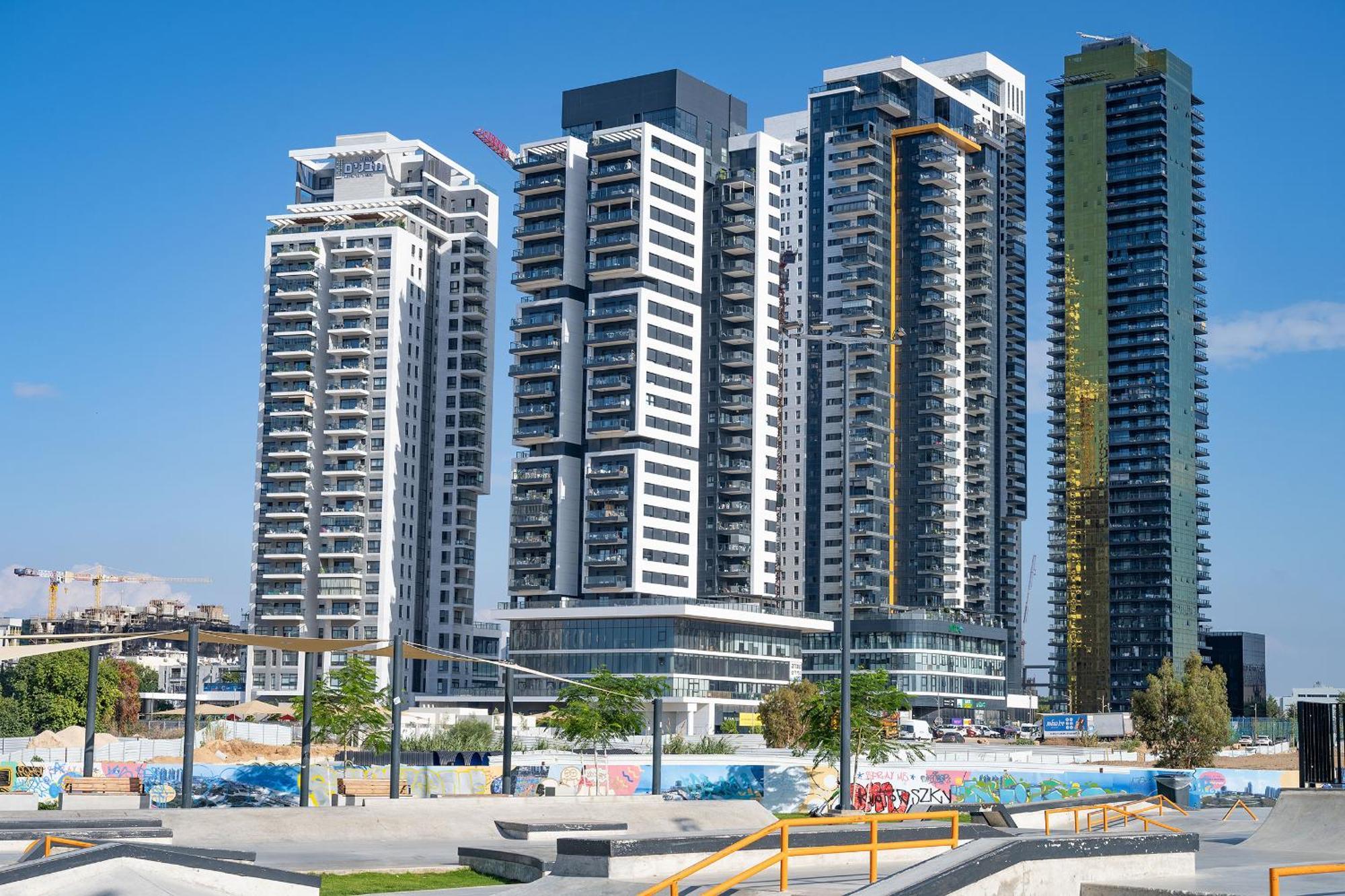 Hi-Yam Seaview Apartments & Suites - יש ממ"ד Бат Ям Екстериор снимка