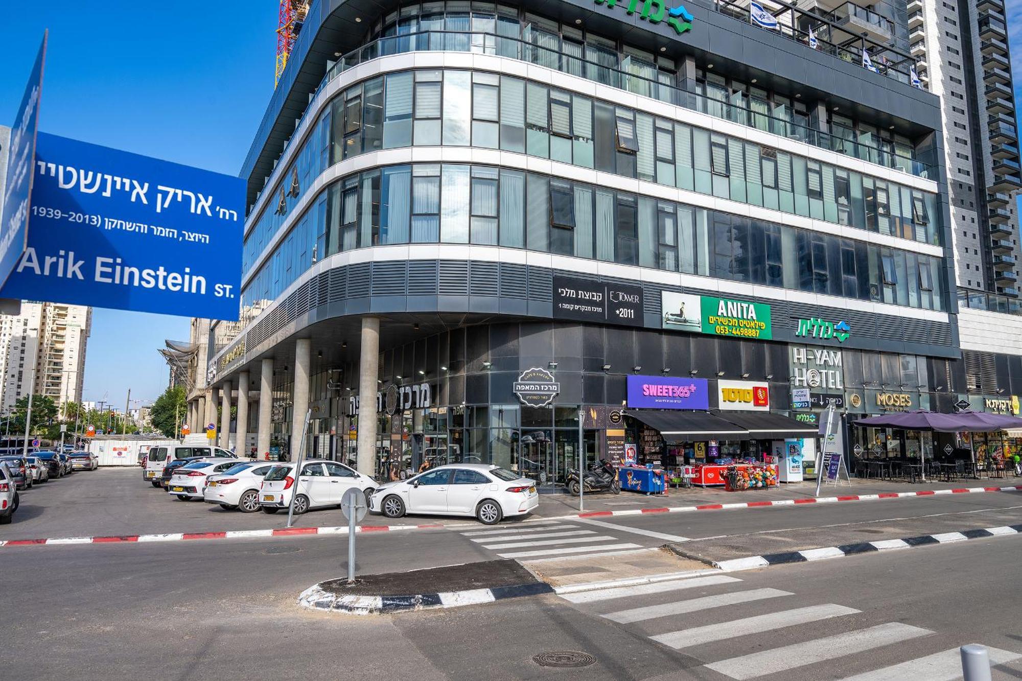 Hi-Yam Seaview Apartments & Suites - יש ממ"ד Бат Ям Екстериор снимка