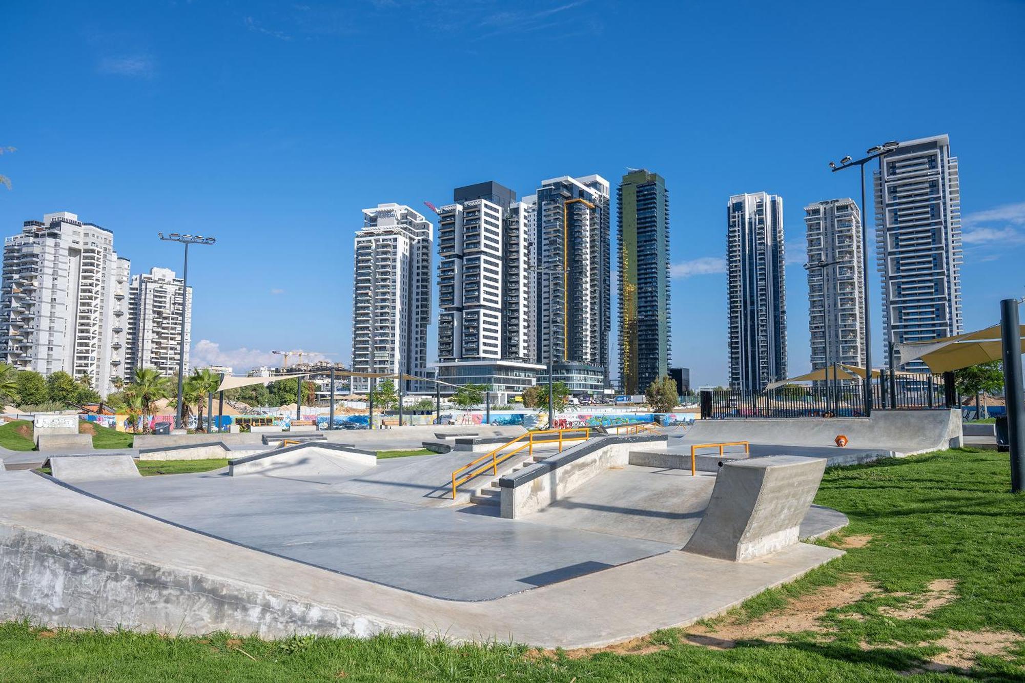 Hi-Yam Seaview Apartments & Suites - יש ממ"ד Бат Ям Екстериор снимка