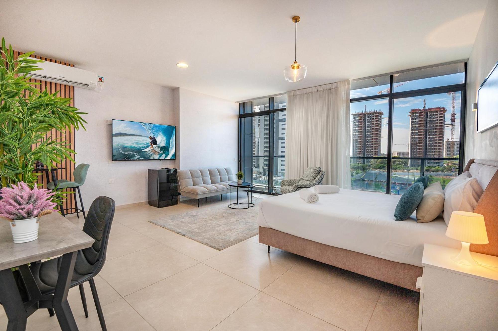 Hi-Yam Seaview Apartments & Suites - יש ממ"ד Бат Ям Екстериор снимка