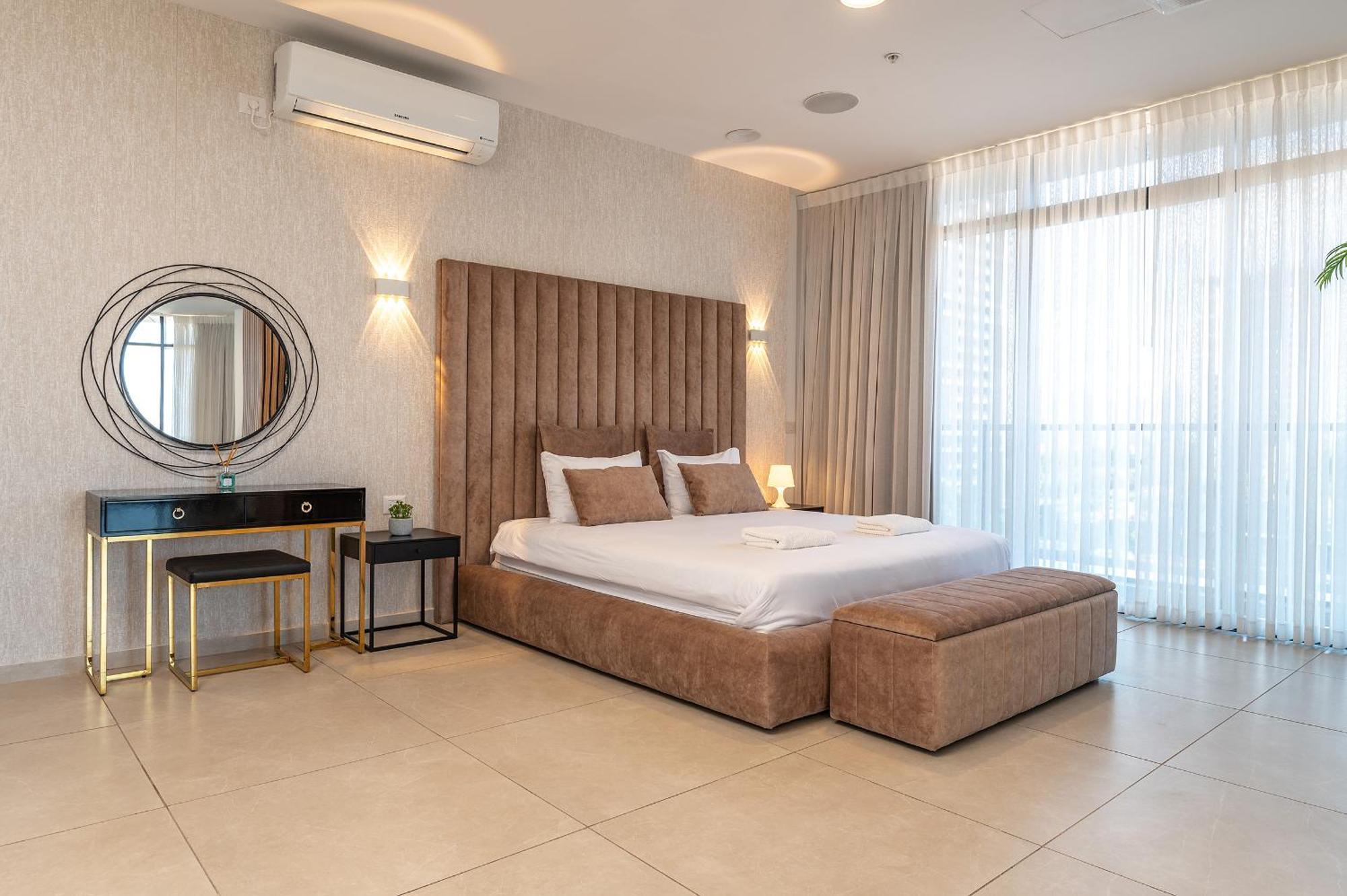 Hi-Yam Seaview Apartments & Suites - יש ממ"ד Бат Ям Екстериор снимка
