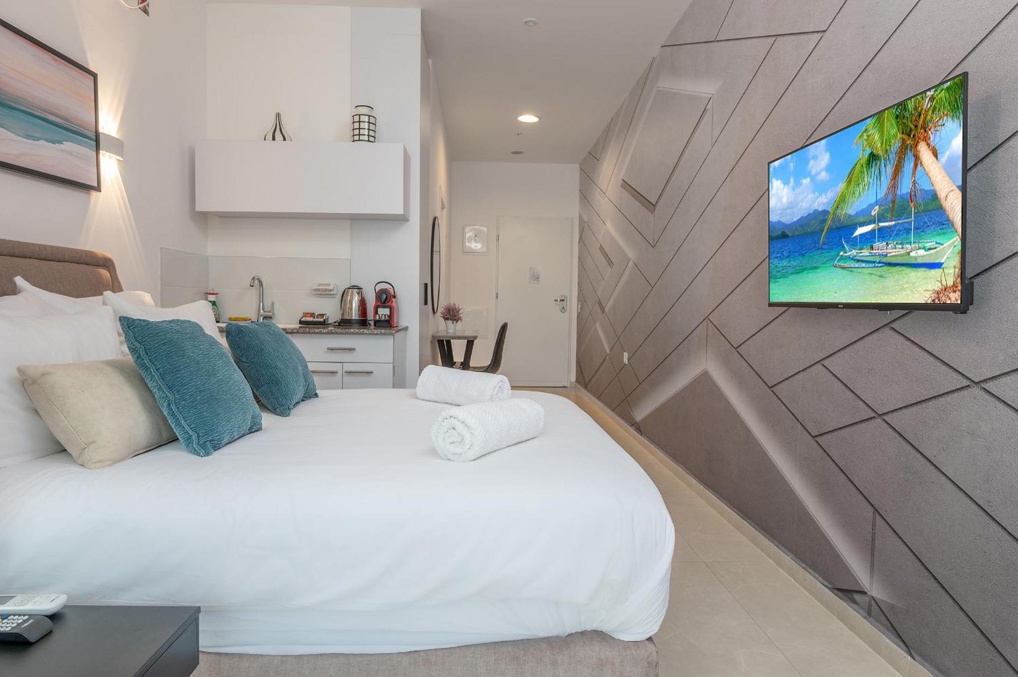 Hi-Yam Seaview Apartments & Suites - יש ממ"ד Бат Ям Екстериор снимка