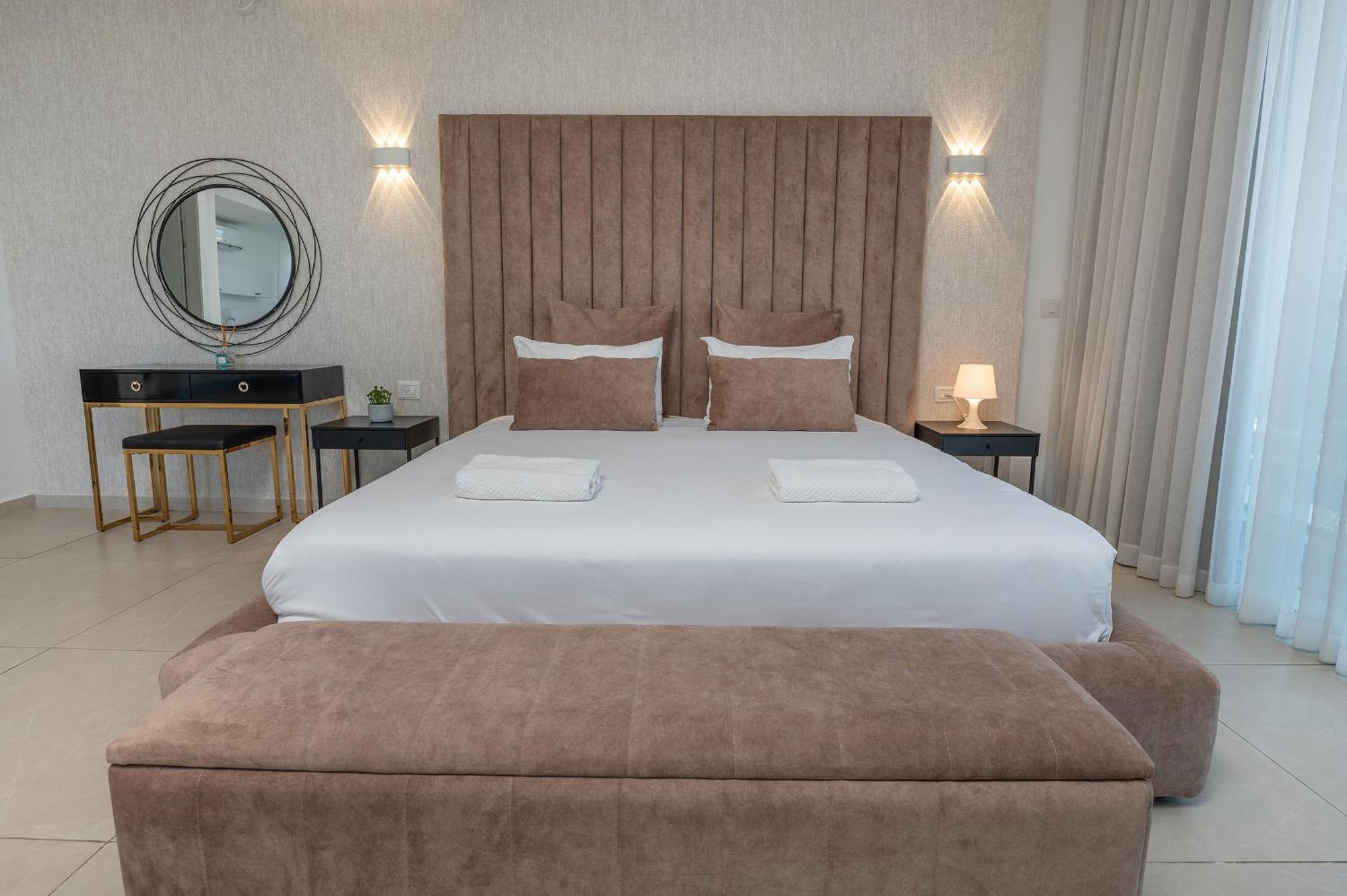 Hi-Yam Seaview Apartments & Suites - יש ממ"ד Бат Ям Стая снимка