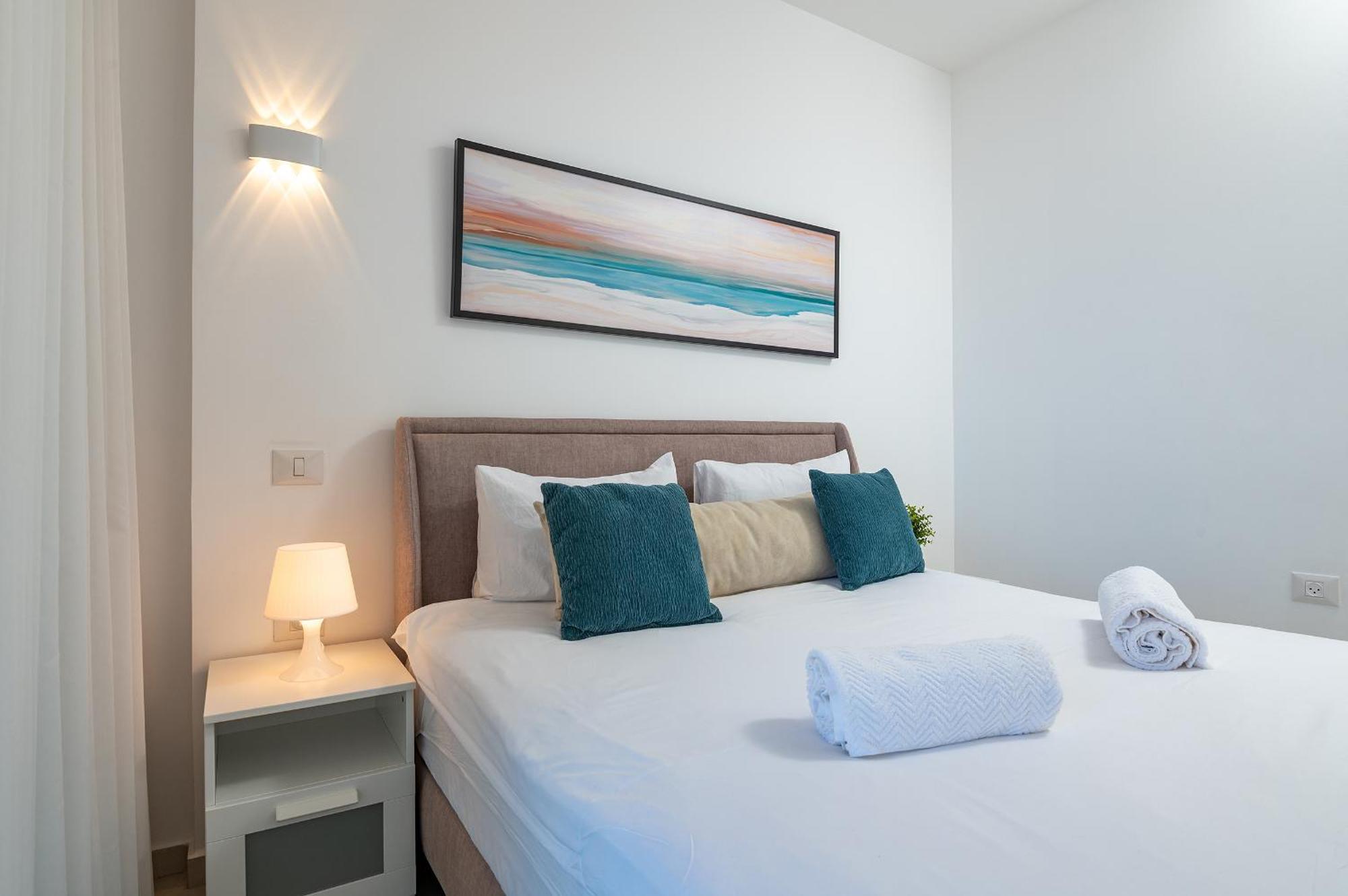 Hi-Yam Seaview Apartments & Suites - יש ממ"ד Бат Ям Стая снимка