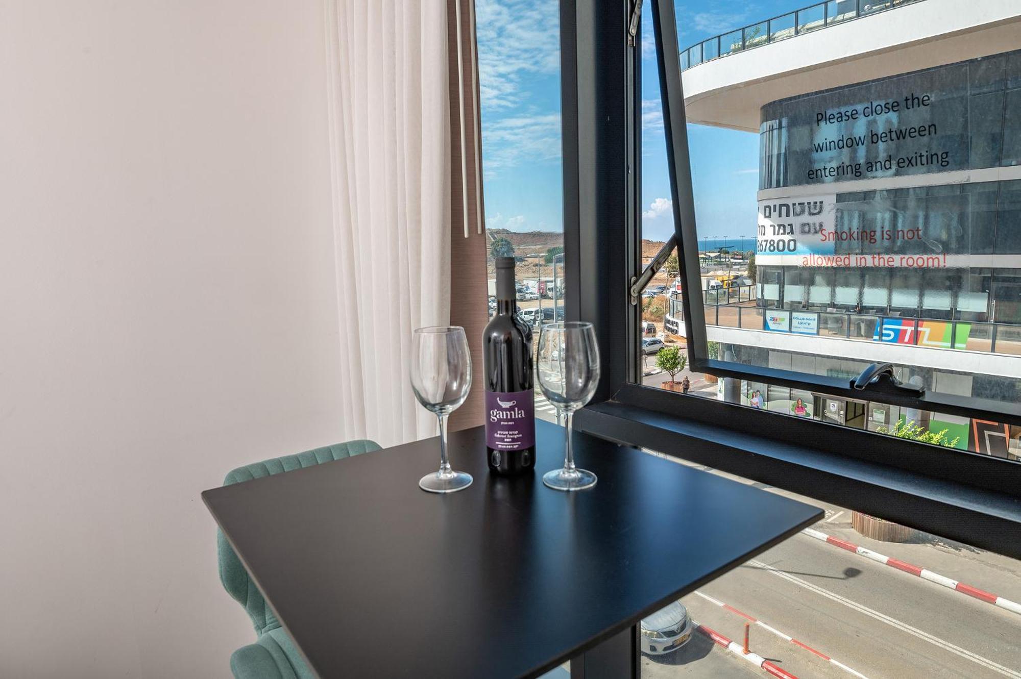 Hi-Yam Seaview Apartments & Suites - יש ממ"ד Бат Ям Стая снимка