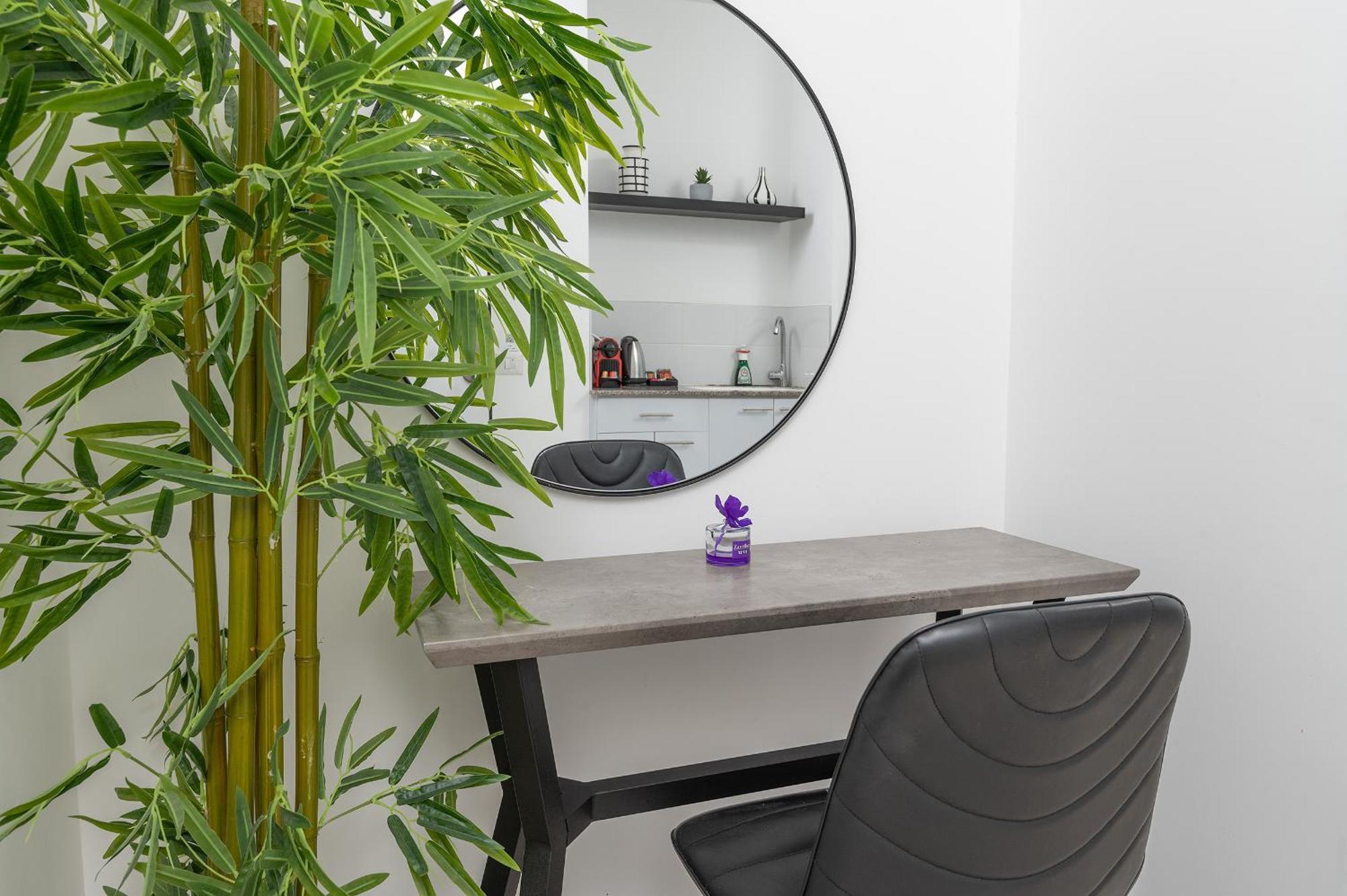 Hi-Yam Seaview Apartments & Suites - יש ממ"ד Бат Ям Стая снимка