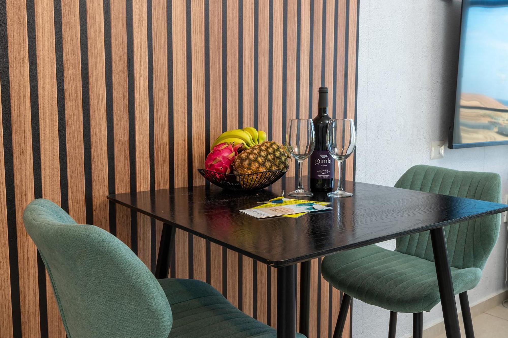 Hi-Yam Seaview Apartments & Suites - יש ממ"ד Бат Ям Стая снимка