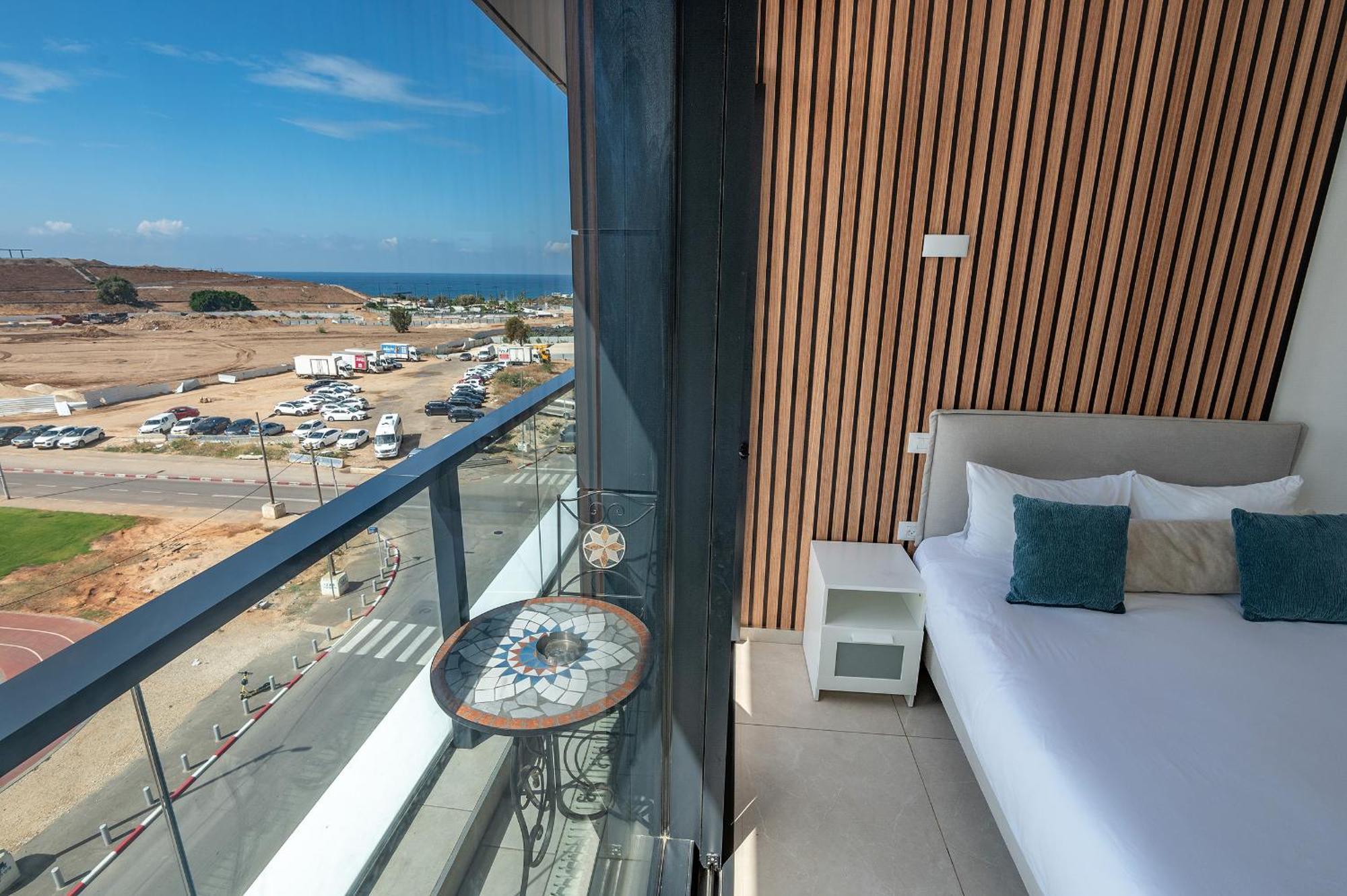 Hi-Yam Seaview Apartments & Suites - יש ממ"ד Бат Ям Стая снимка